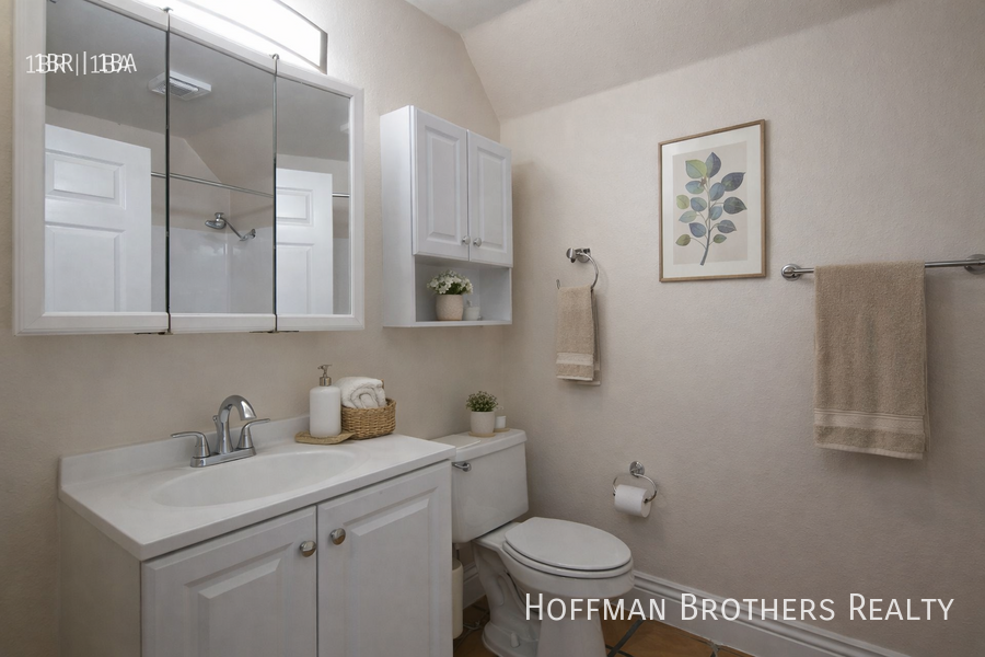 229 16th St #313 - Photo 6 of 8