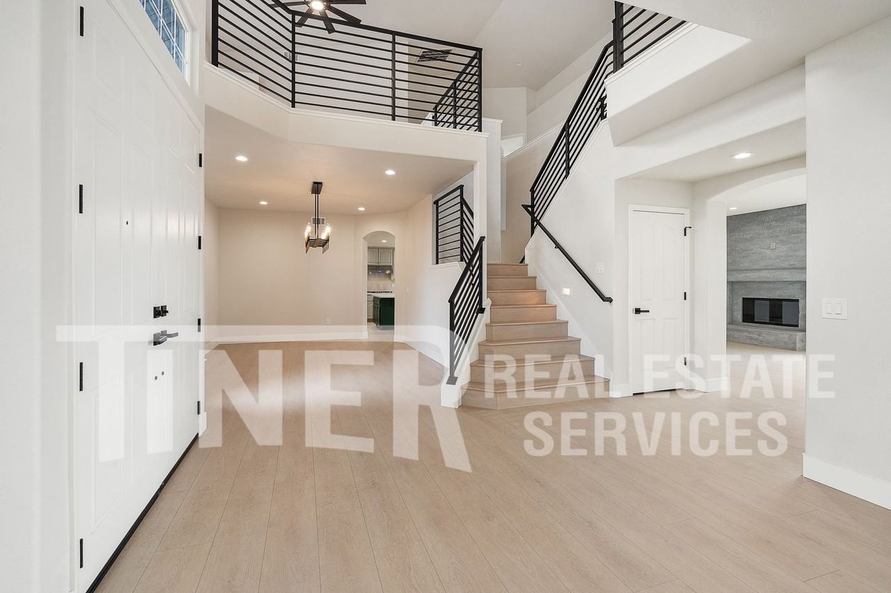 5250 Fenton Way - Photo 3 of 39