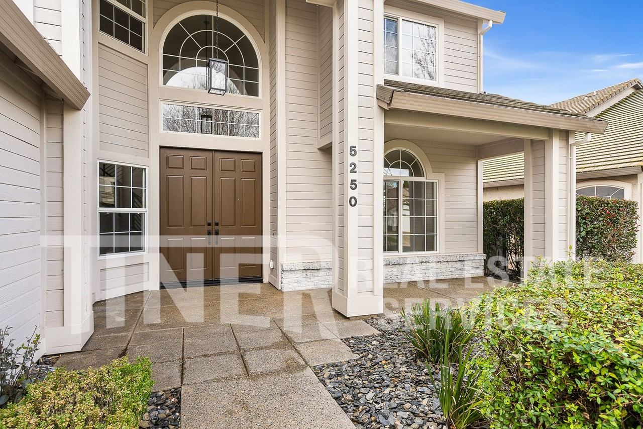 5250 Fenton Way - Photo 6 of 39