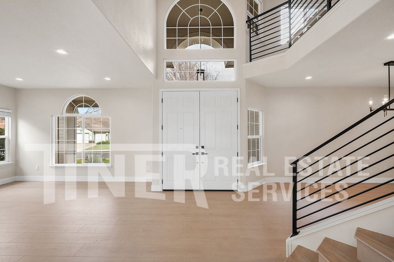 5250 Fenton Way - Photo 7 of 39