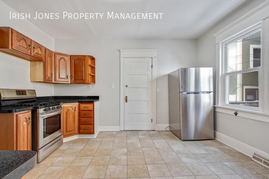 324 West Ave #1 - Photo 2 of 17