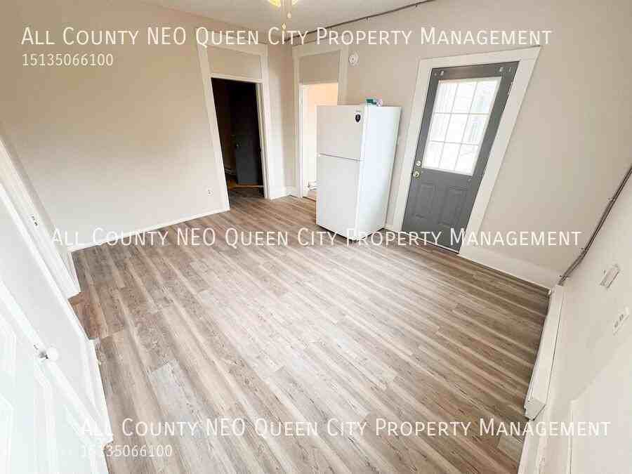 499 S Detroit St #4 - Photo 3 of 13