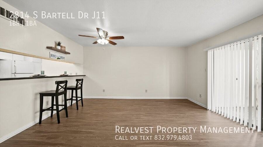 2814 S Bartell Dr Apt J11 - Photo 3 of 9