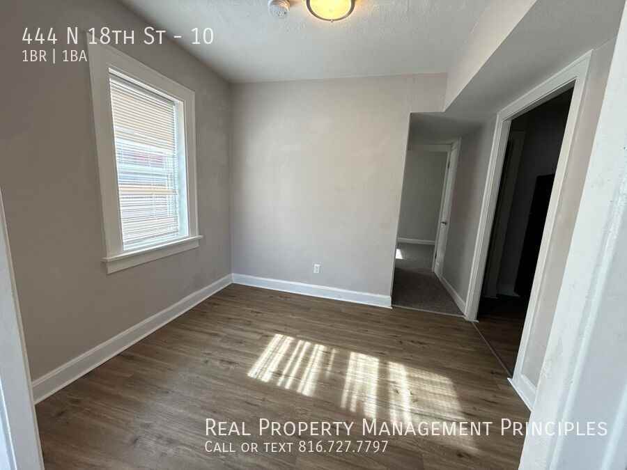 444 N 18th St #10 - Photo 3 of 7