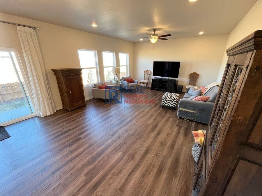 2069 Angus St - Photo 4 of 21