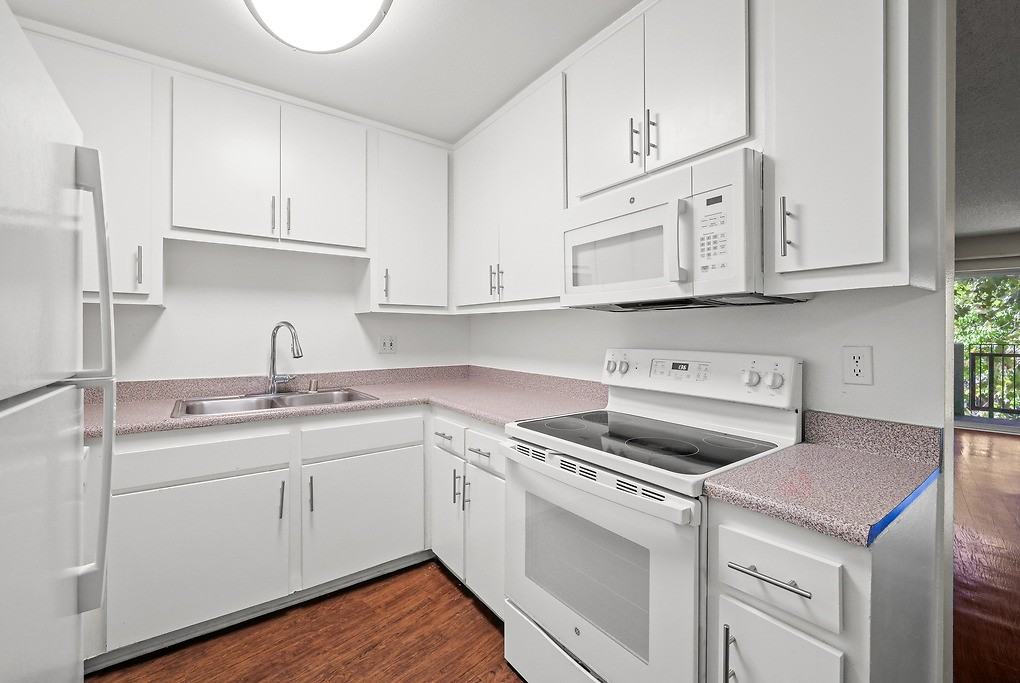 The Henley - Photo 6 of 53