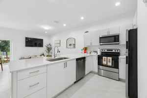 featured image of 355 Nw 30th Ave