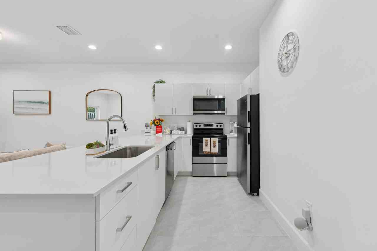 Pearl at Pompano Beach - Photo 5 of 37