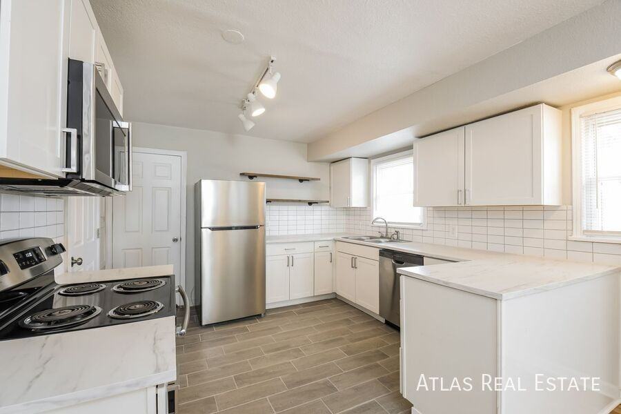 1131 Geneva St - Photo 5 of 21