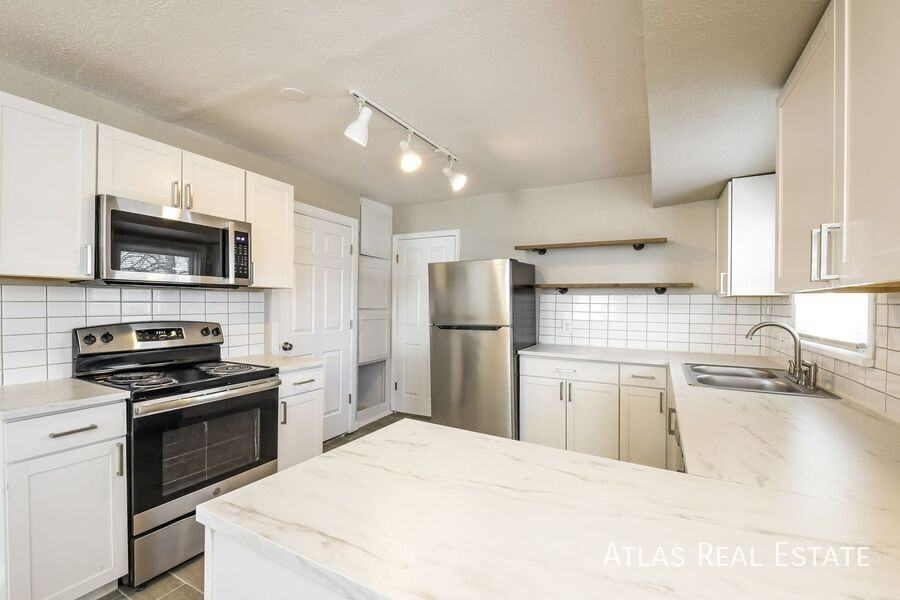 1131 Geneva St - Photo 7 of 21