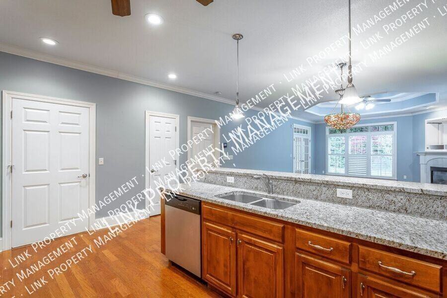 7655 Lenox Trace Dr - Photo 6 of 50