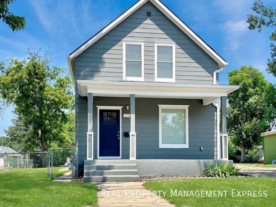 1328 E 6th St - Photo 2 of 21