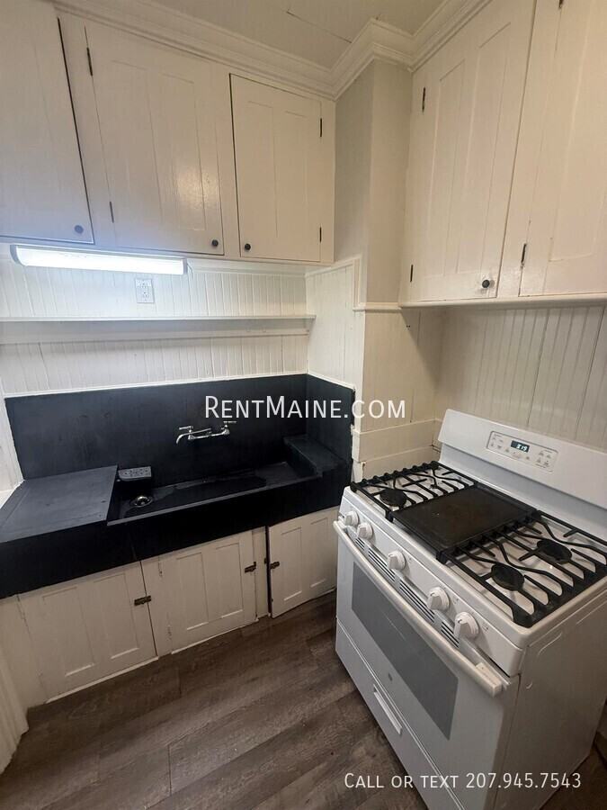 21 Webster Ave #8 - Photo 2 of 9