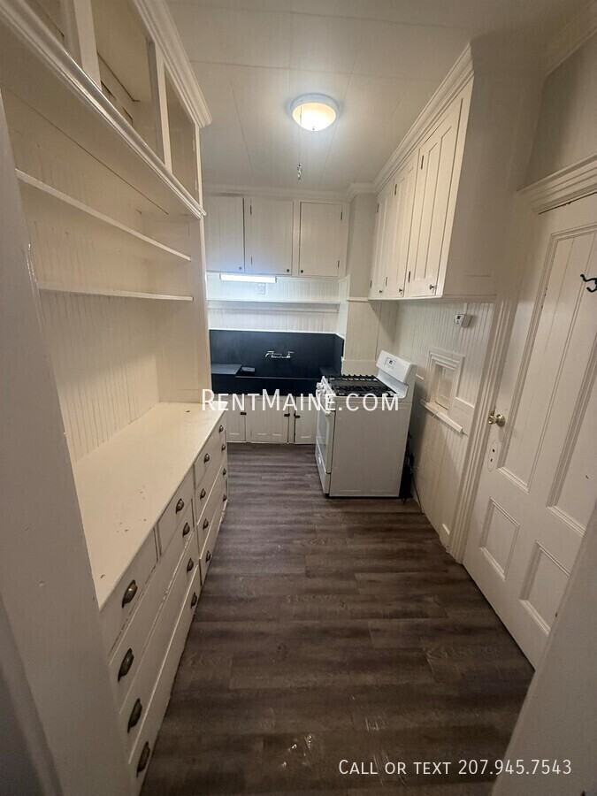 21 Webster Ave #8 - Photo 3 of 9