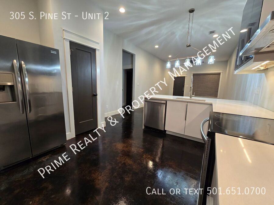 305 S Pine St #2 - Photo 3 of 10