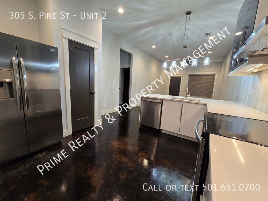 305 S Pine St #2 - Photo 4 of 10