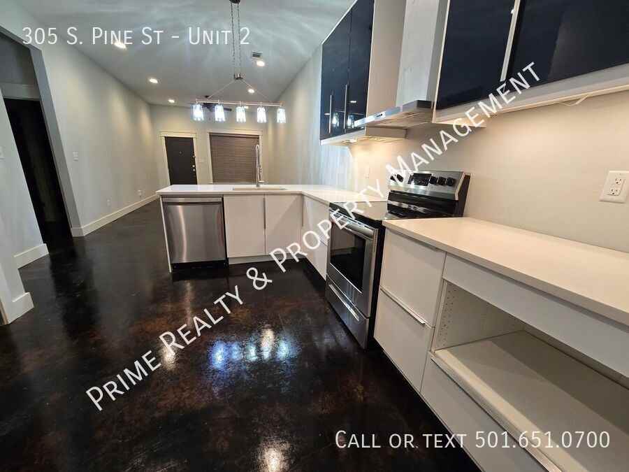 305 S Pine St #2 - Photo 5 of 10