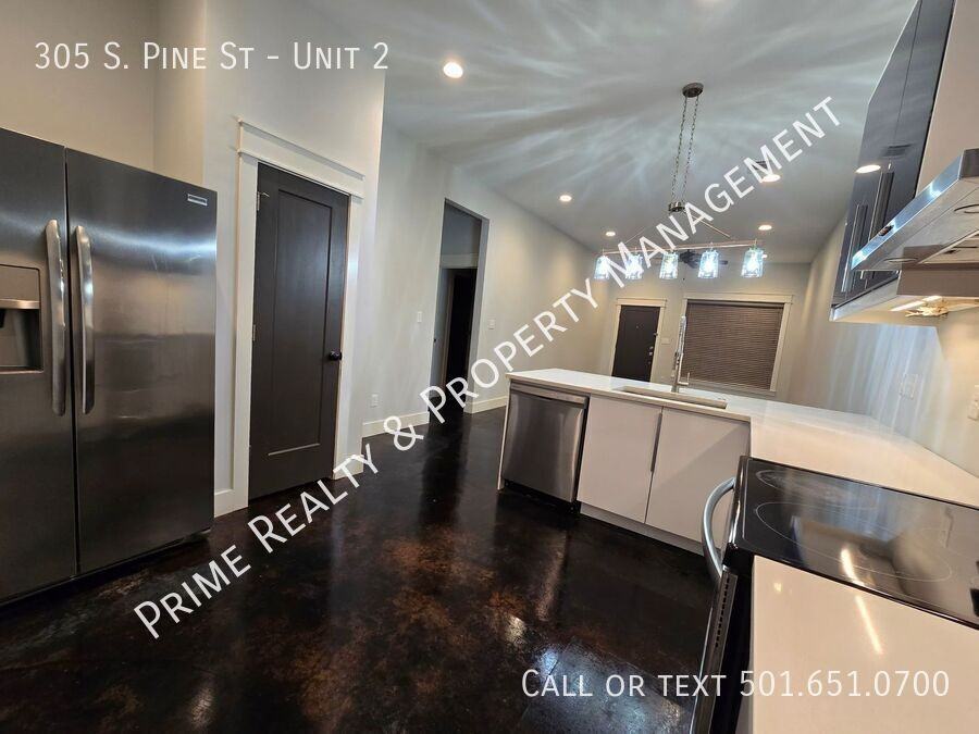 305 S Pine St #2 - Photo 6 of 10