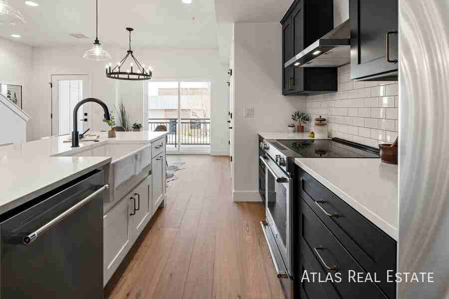 Farmhouse @ 5280 - Photo 7 of 29