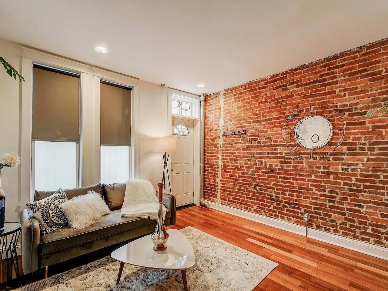 2721 Miles Ave - Photo 4 of 20