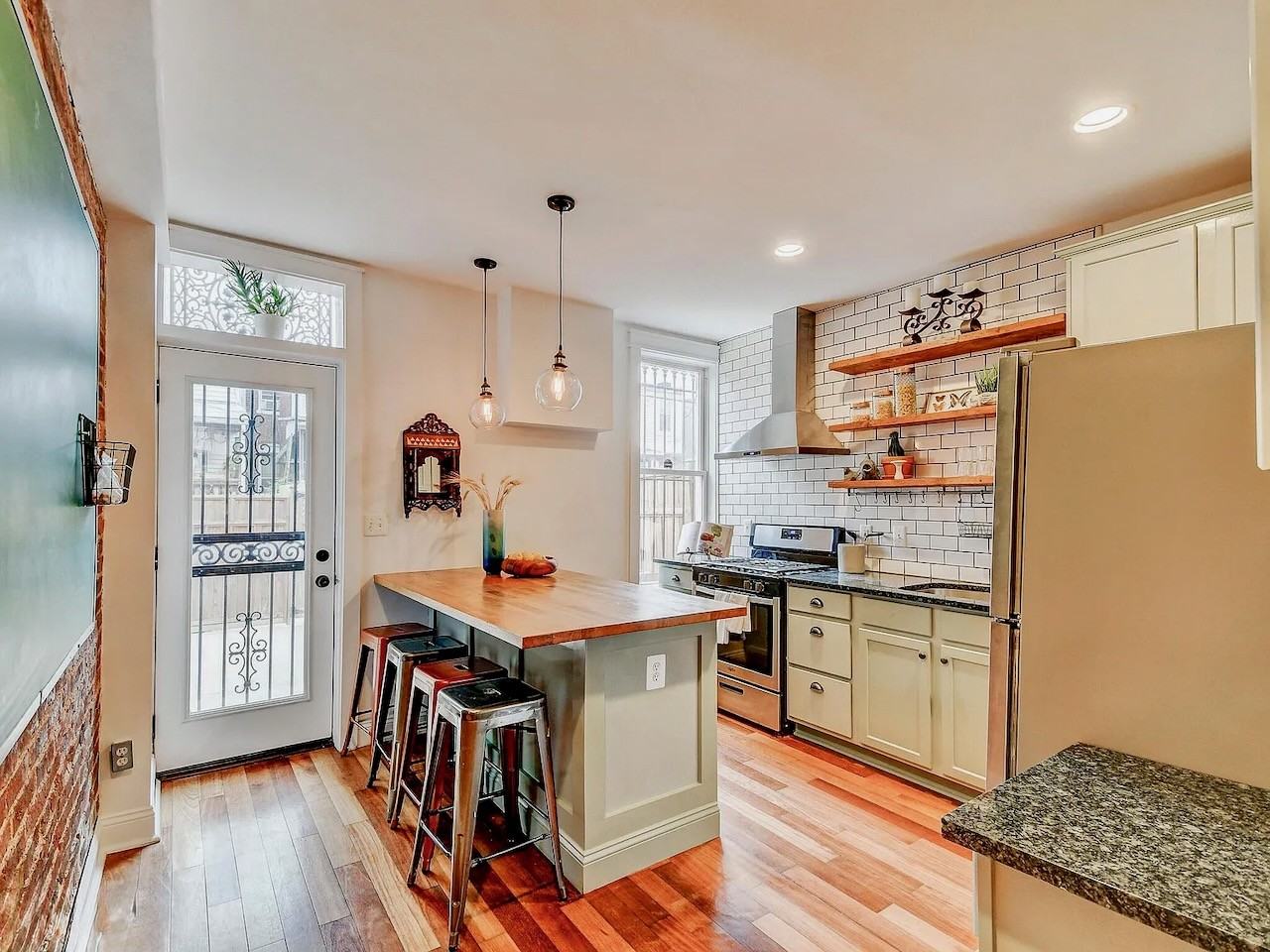 2721 Miles Ave - Photo 6 of 20