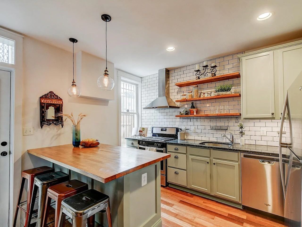 2721 Miles Ave - Photo 7 of 20