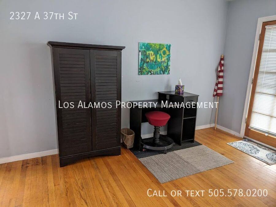 2327 37th St - Photo 3 of 7