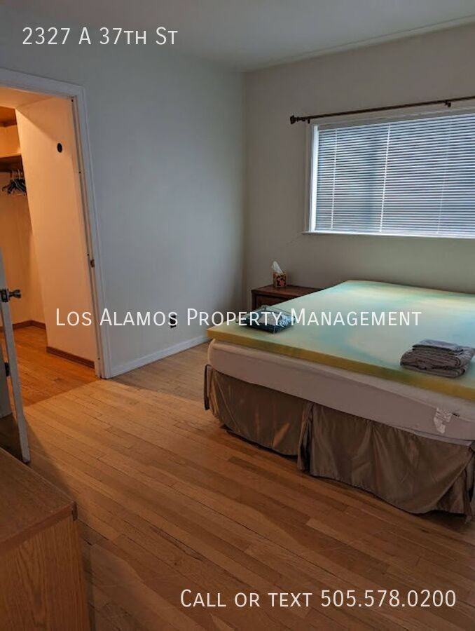 2327 37th St - Photo 4 of 7