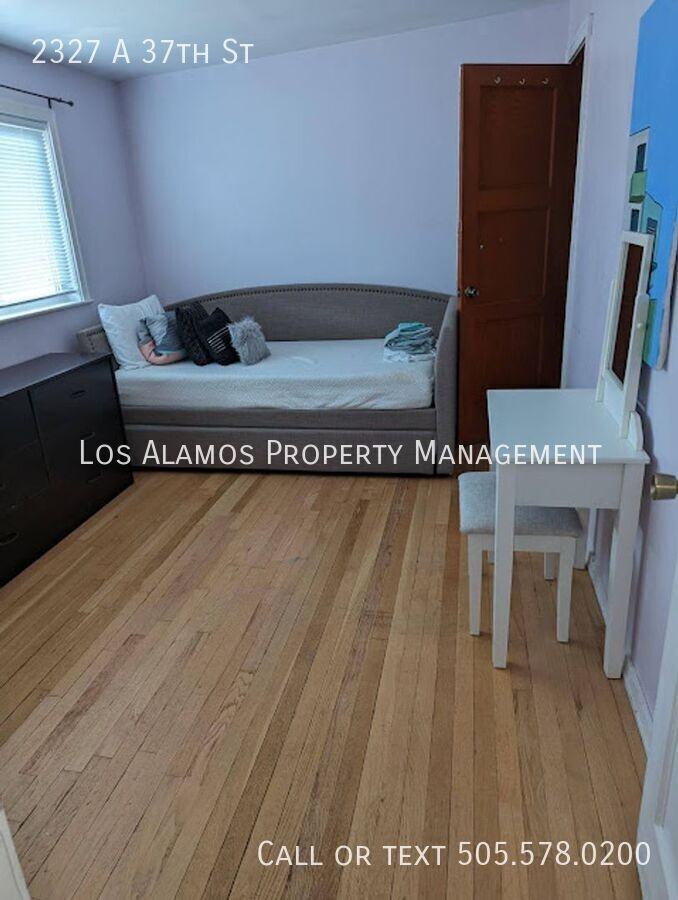 2327 37th St - Photo 5 of 7