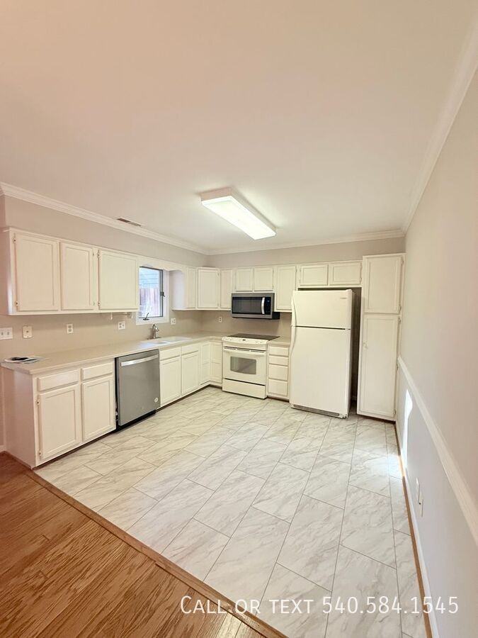 307 Windward Dr Sw - Photo 4 of 24