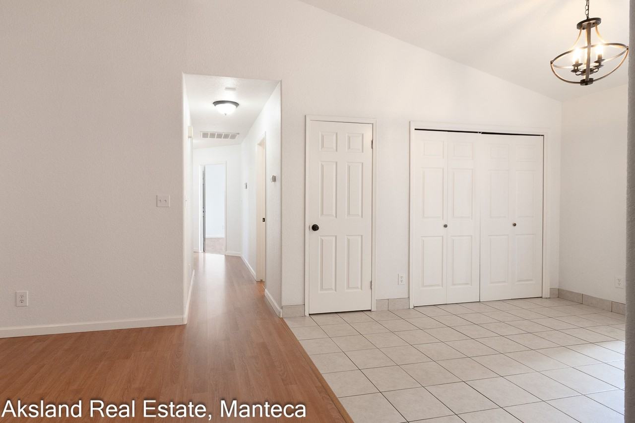 15046 Cambridge Dr #1 - Photo 5 of 17