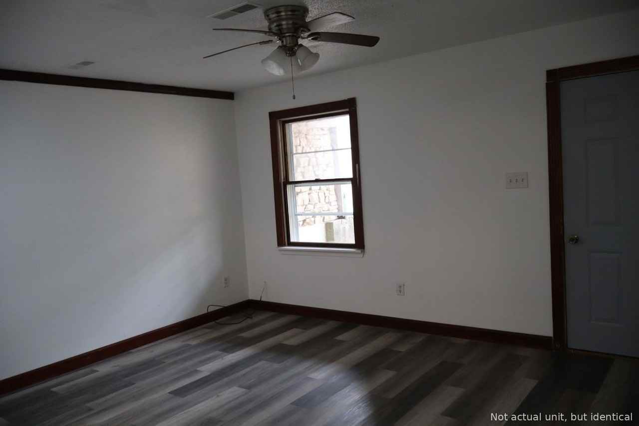 2305 Southridge Dr #B - Photo 2 of 10