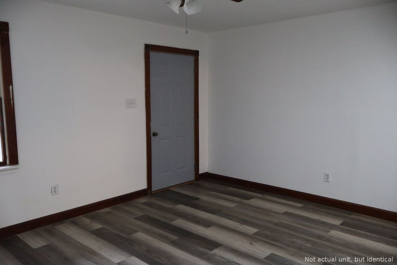 2305 Southridge Dr #B - Photo 3 of 10