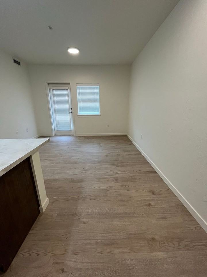 4617 Lexington Sky Ln #103 - Photo 5 of 33