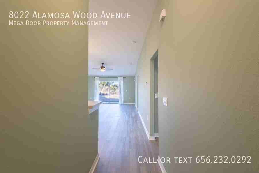 8022 Alamosa Wood Ave - Photo 4 of 32