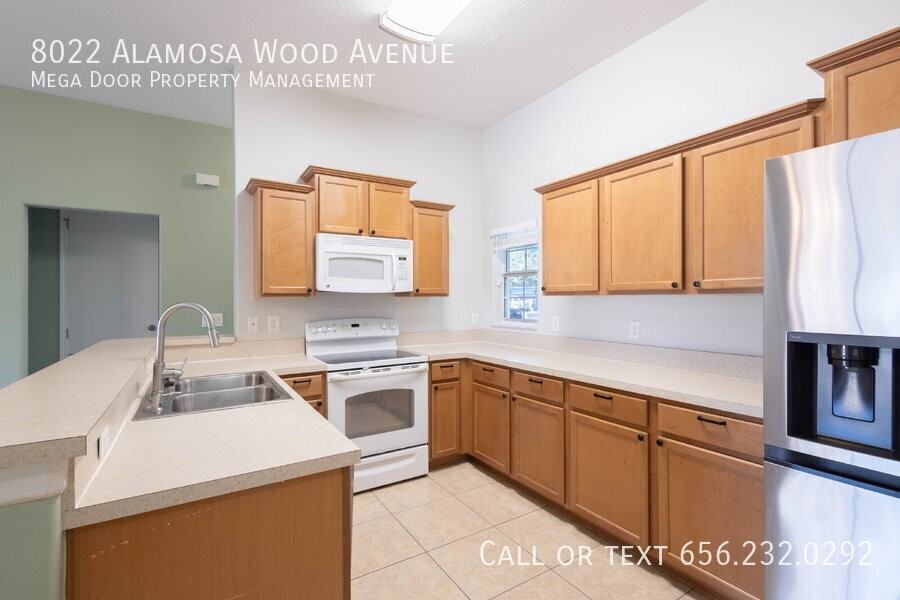 8022 Alamosa Wood Ave - Photo 6 of 32