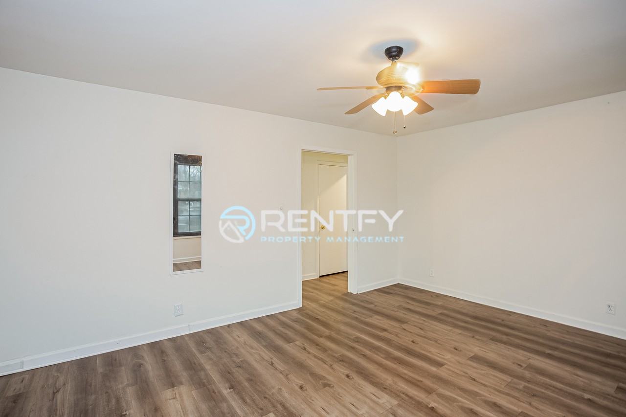 3700 Driftwood Dr #1 - Photo 5 of 13