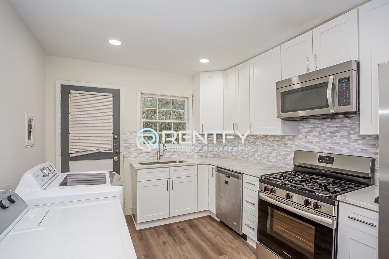 3700 Driftwood Dr #1 - Photo 6 of 13