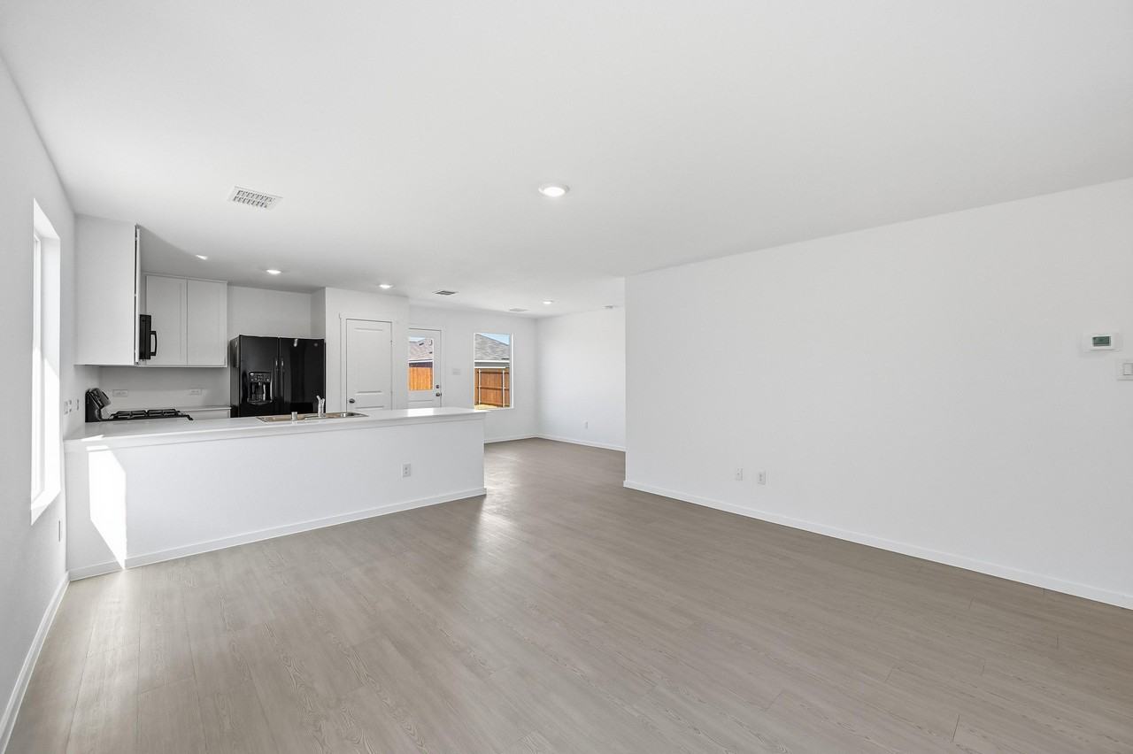 1034 Neyland Dr #1 - Photo 3 of 41