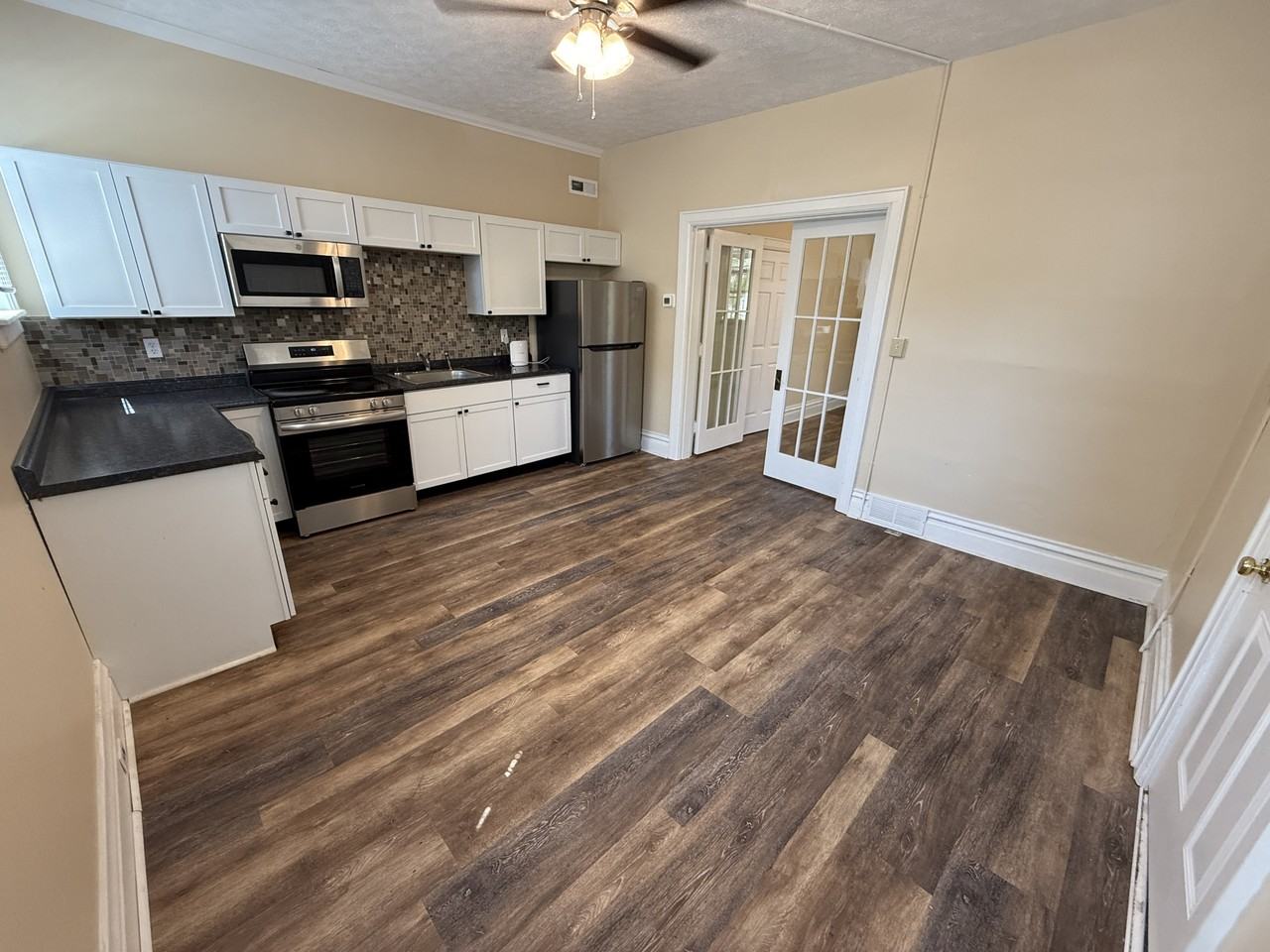 1213 8th St #1FRONTAPT - Photo 2 of 8