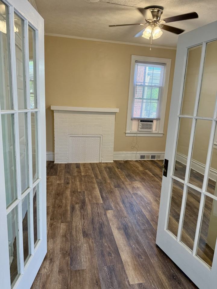 1213 8th St #1FRONTAPT - Photo 3 of 8