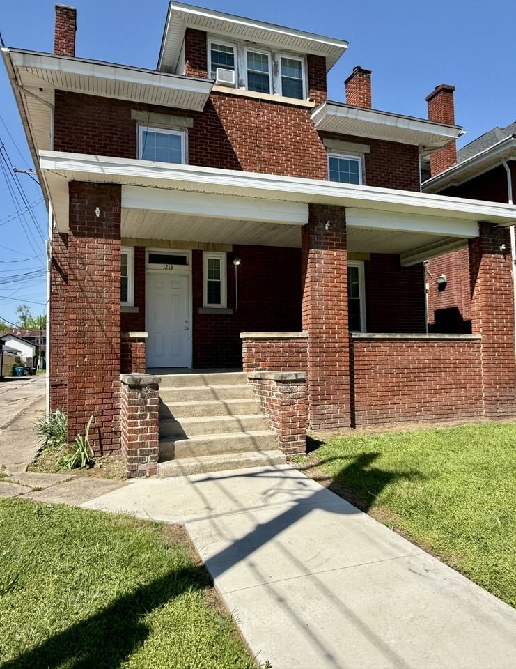 1213 8th St #1FRONTAPT - Photo 6 of 8