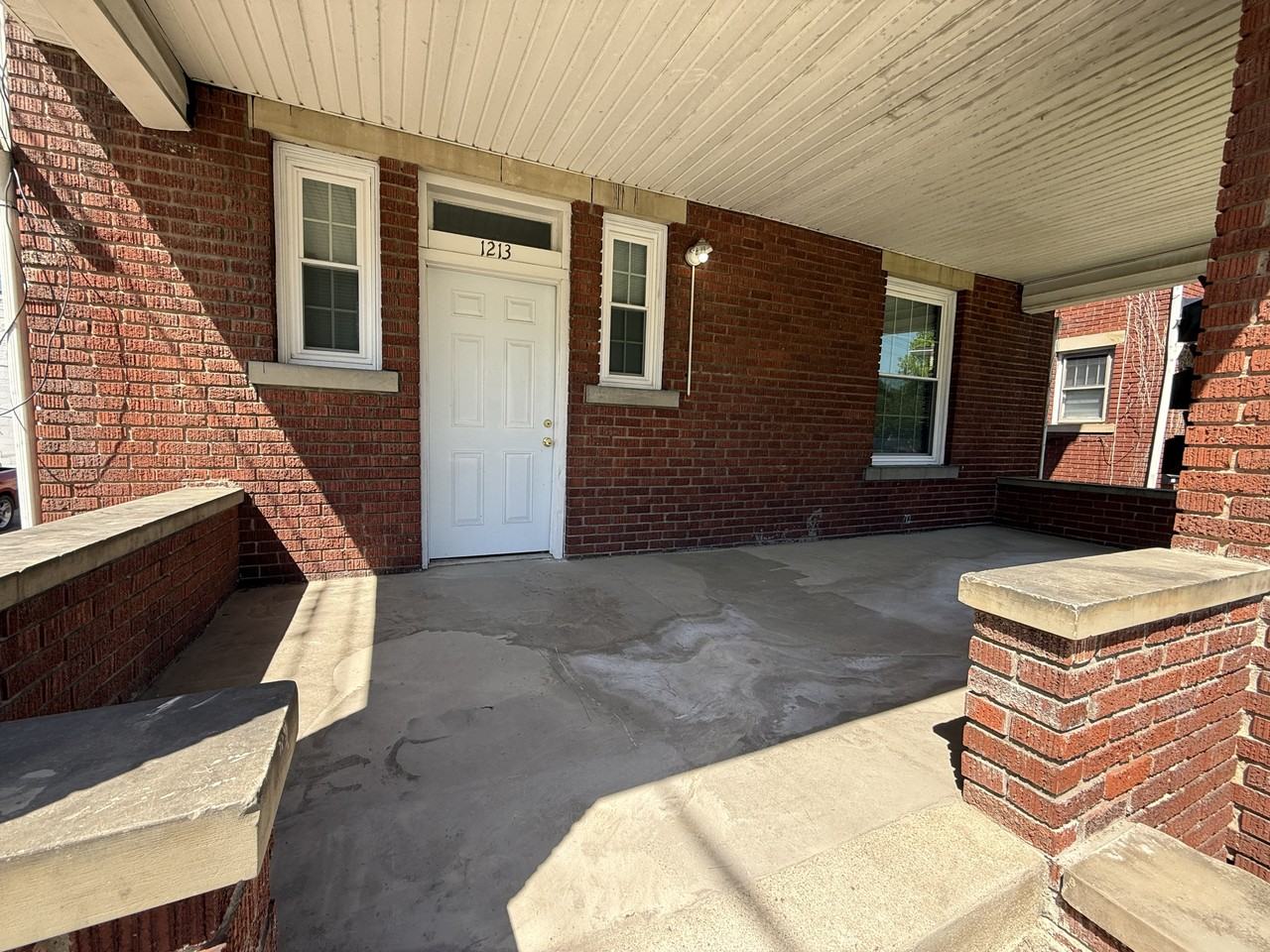 1213 8th St #1FRONTAPT - Photo 7 of 8