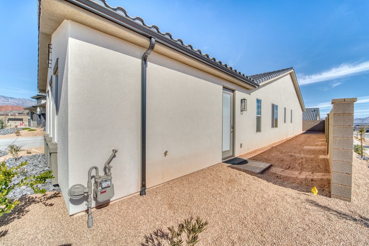 1544 N Daylight St #1 - Photo 3 of 24