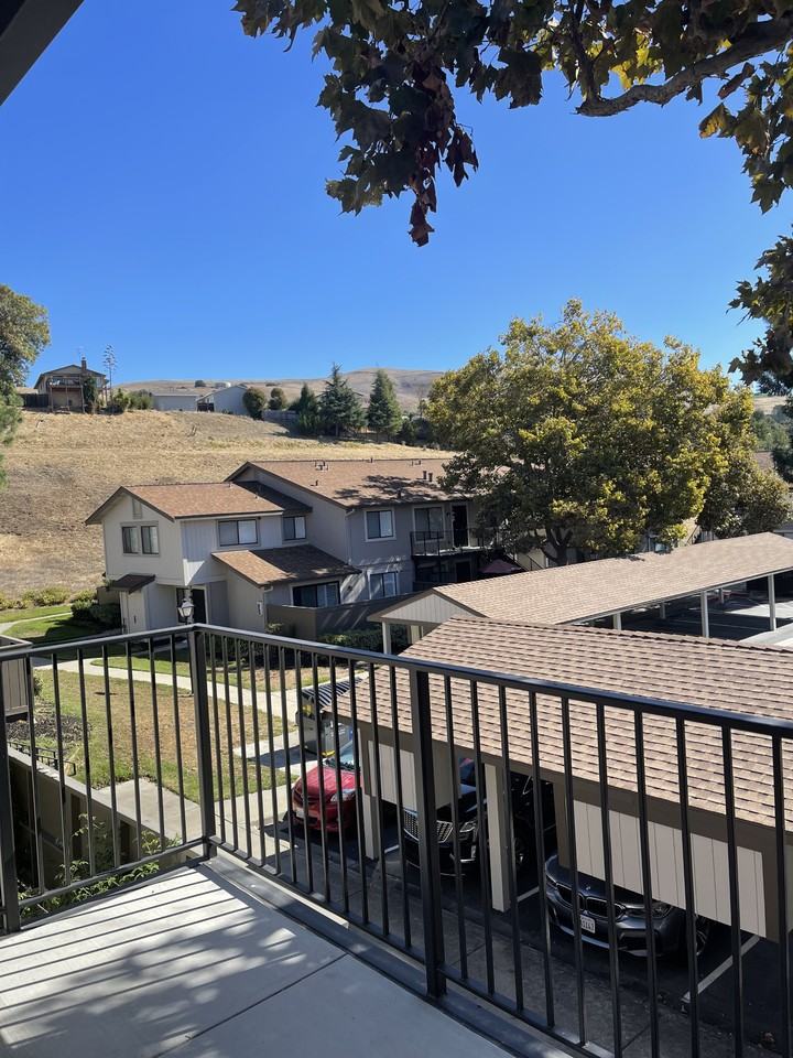 204 Famoso Plz - Photo 2 of 6