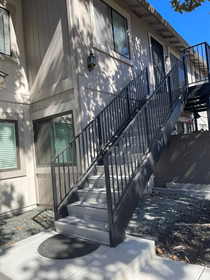 204 Famoso Plz - Photo 3 of 6