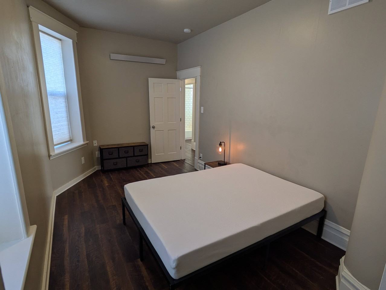 216 218/220 N Clark St - Photo 5 of 15