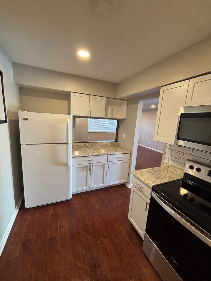 4004 Woodridge Dr #4004 - Photo 3 of 19