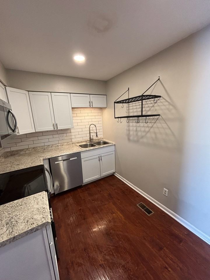 4004 Woodridge Dr #4004 - Photo 4 of 19