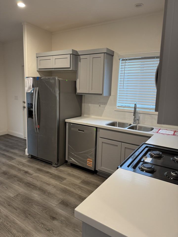 1221 Conway Dr #B - Photo 3 of 8